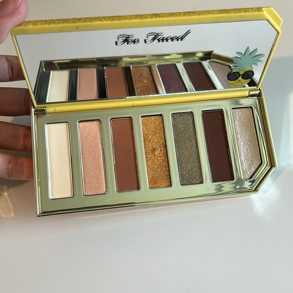 Brand New Two Faced eyeshadow palette